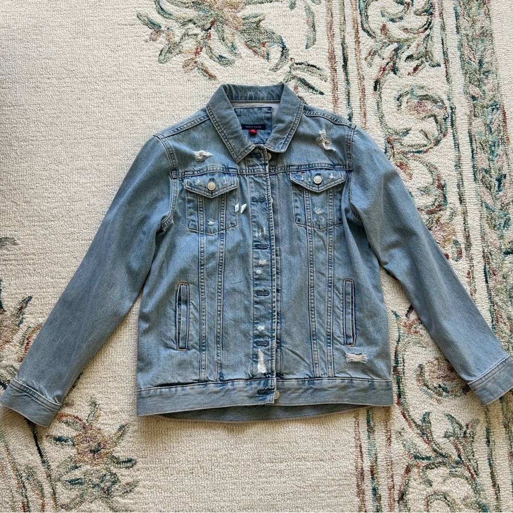 NWT Tommy Hilfiger Loose Fit Denim Jacket with Distressed details Denim